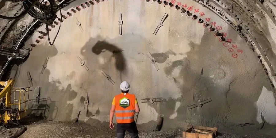 Monitoreo Geotécnico de Excavaciones en Iquique: Control de Riesgos en Suelos Salinos y Arenas Sísmicas
